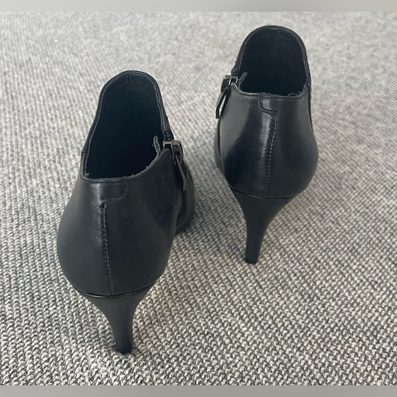 Vince Camuto Black Ankle Boots with Side-Zip and Stacked Heel - Picture 3 of 16